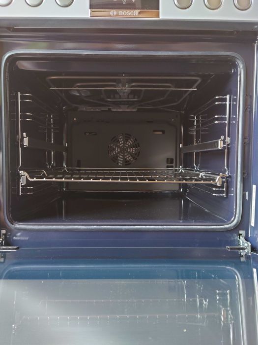 НОВА РАЗОПАКОВАНА - Електрическа готварска печка Bosch HKR39C220