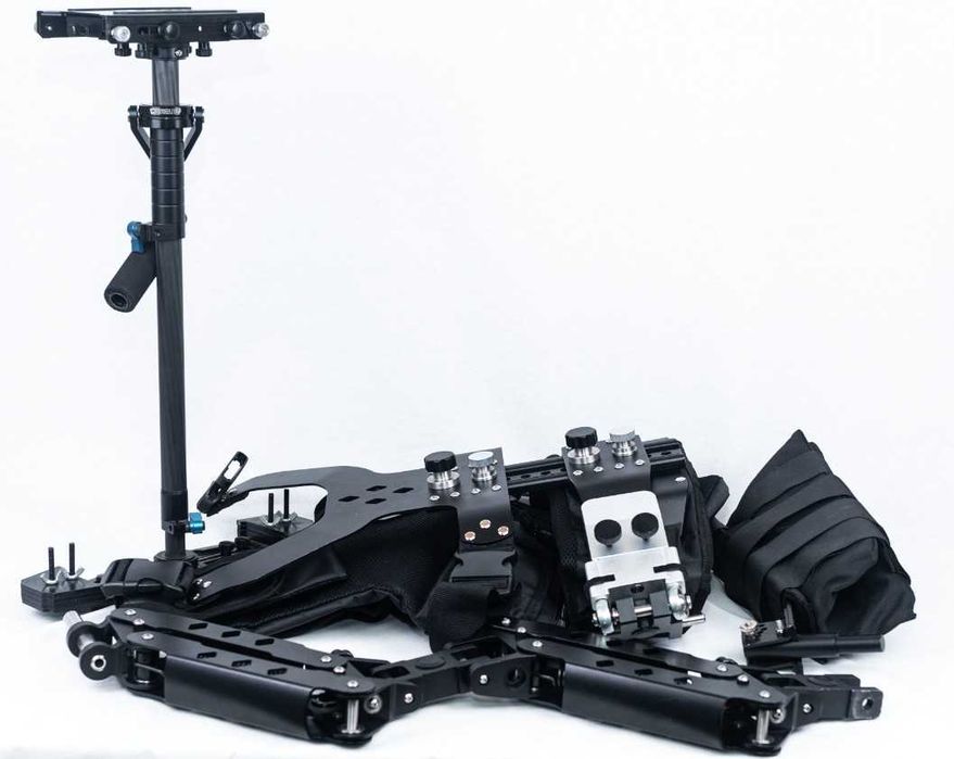 Steadycam vest cu brat dublu articulat si suport camera din carbon Wieldy
