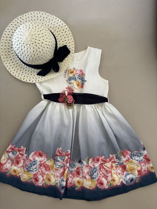 Страхотна рокля с капела за принцеса