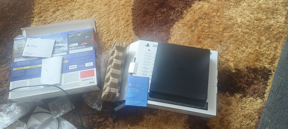 Продается ps 4 в отличном состоянии!