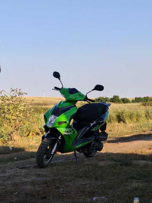 Продам скутер 150 кубов