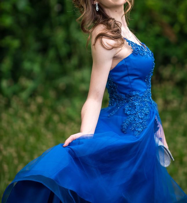 Бална рокля, включени токчета и бижу в комплекта