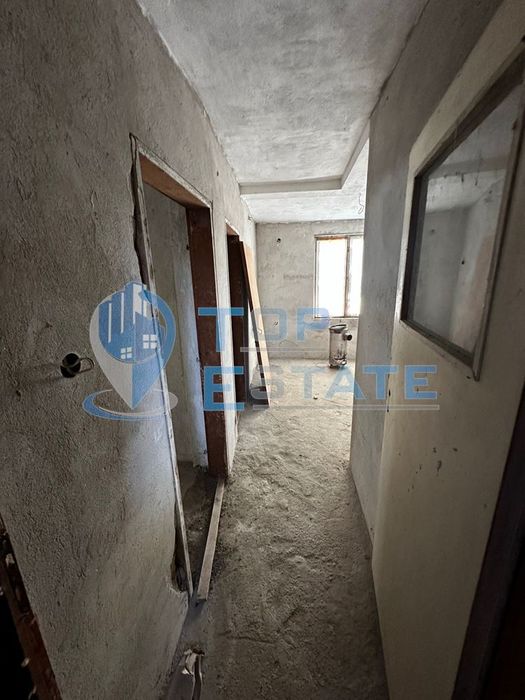 Двуетажна тухлена къща с хубава локация в село Борово, област Русе