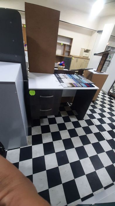 Письменный и компьютерные столы