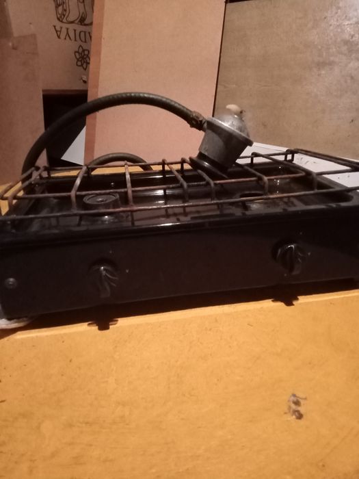 Продам газовую плиту