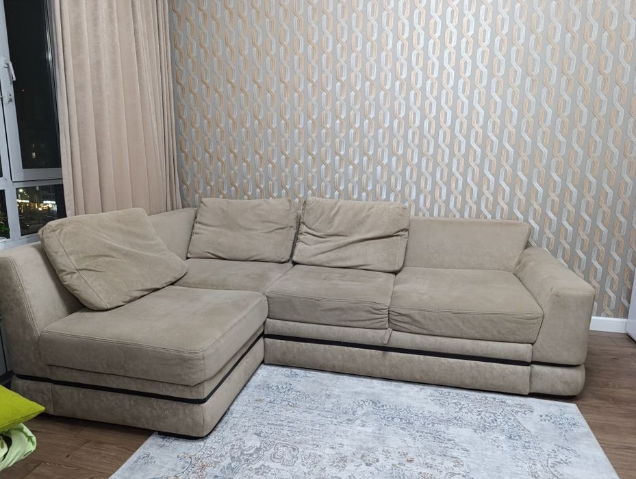 Диван угловой в хорошем состоянии