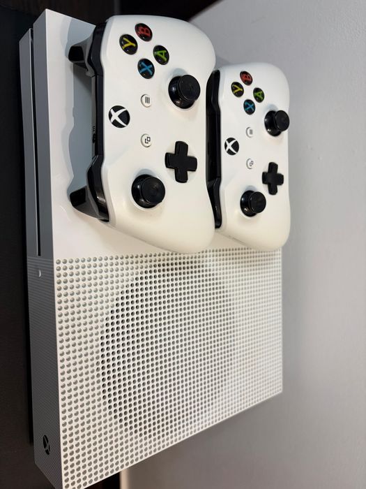 Consolă Xbox One S 1TB - 2 Manete + 14 Jocuri (FC25, Hogwarts, RDR2)