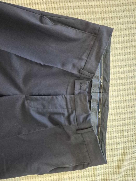 Тъмносин мъжки костюм Teodor – Slim Fit, размер М - отлично състояние