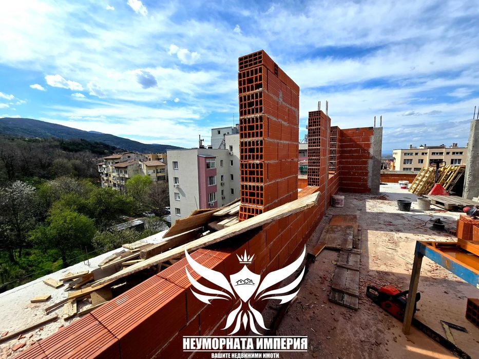 Продавам нов четиристаен 168кв.м. на 4 етаж БЕЗ КОМИСИОНА в гр.Асеновград, кв.Изток