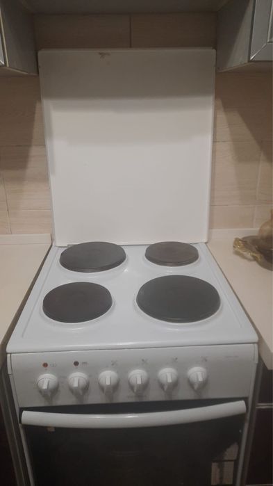 Продам плиту . Духовка не рабочая . Цена 10000т