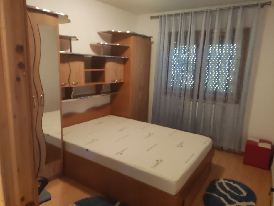 Închiriez apartament cu 3 camere mobilat utilat complet