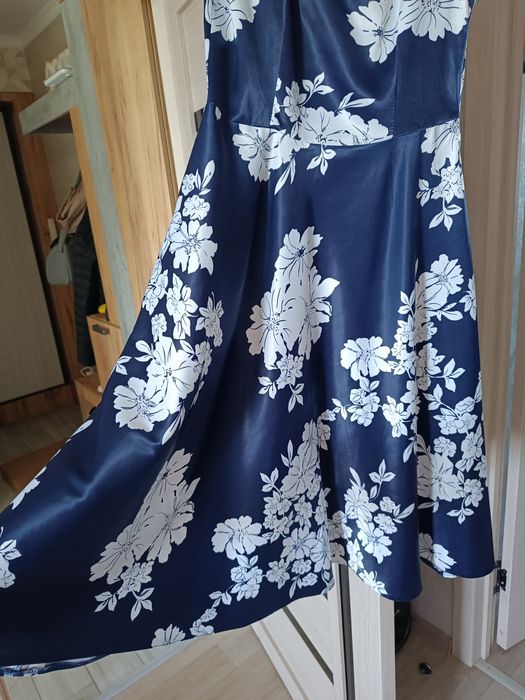 Платье миди продам