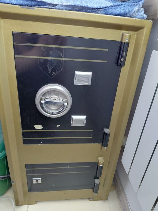 Сейф огнеупорный с потайными кармашками