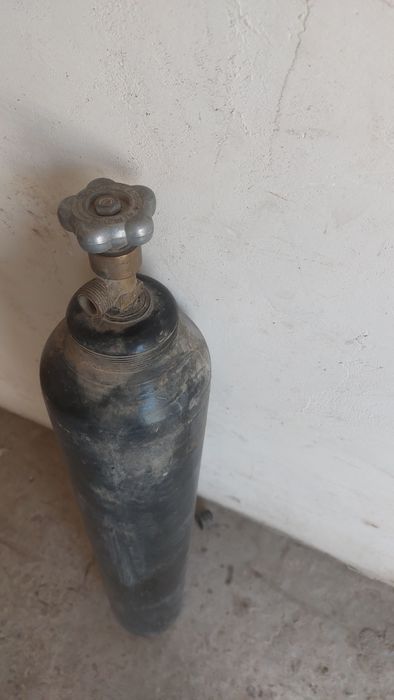 Угловой газ балон