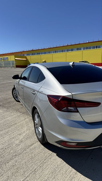 Машина Хюндай Элантра