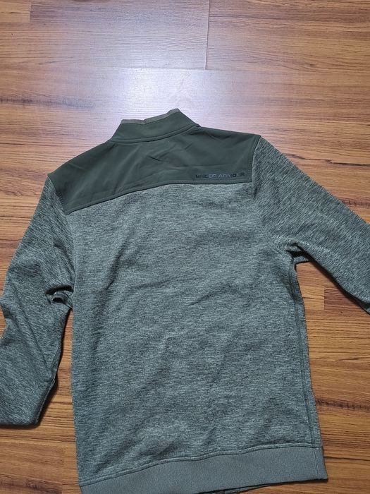 Продавам суичер на Under armour чисто нов