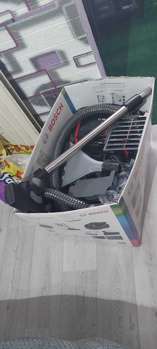 Переща прахосмукачка bosh aqwa&clean 4 работи перфектно без забелешки.