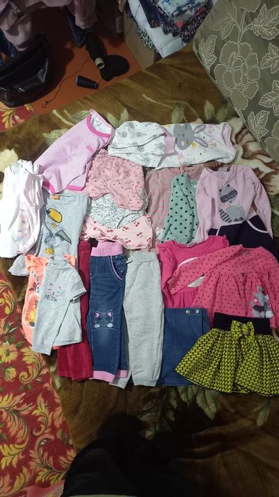 Продаются детские вещи.