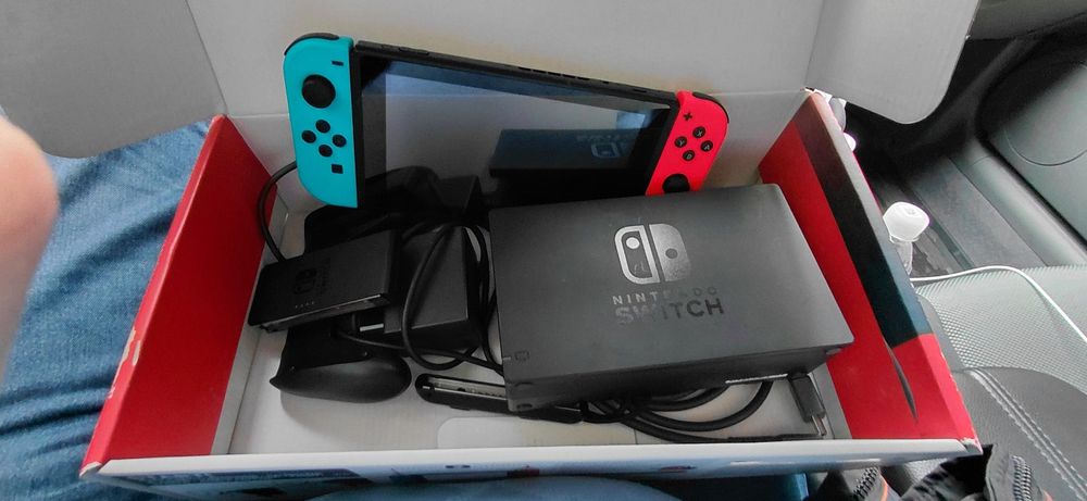 Срочно продаётся Nintendo Switch