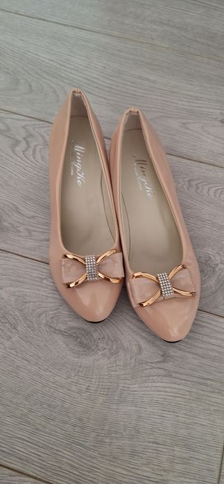 Pantofi crem damă