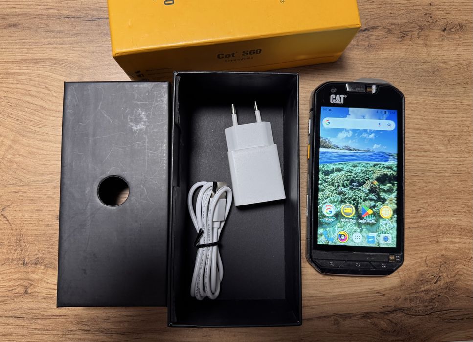 Cat S60 с термокамера Flir ударо устойчив