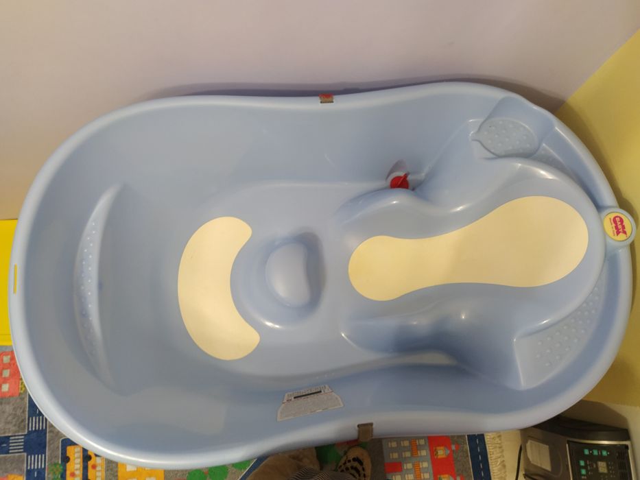 Ваничка със стойка и матраче за повиване