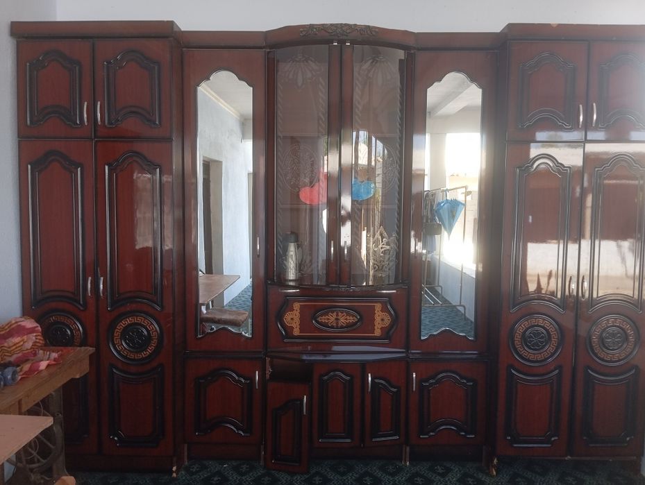 Stenka ikki yoni shkaf