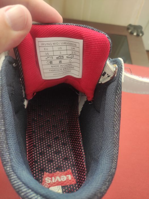 Vând ghete Levis Kids mărimea 35