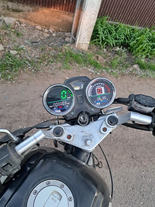 Motor 125 merge perfect arata ca in pozze
