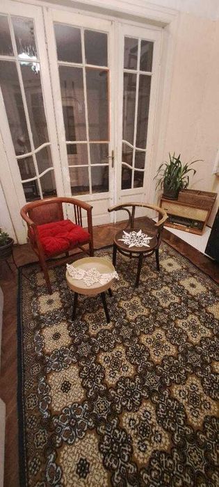 Închiriez casa cu 3 camere si curte de 90 mp