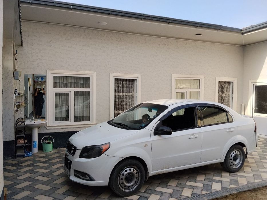 Ховли Уй сотилади