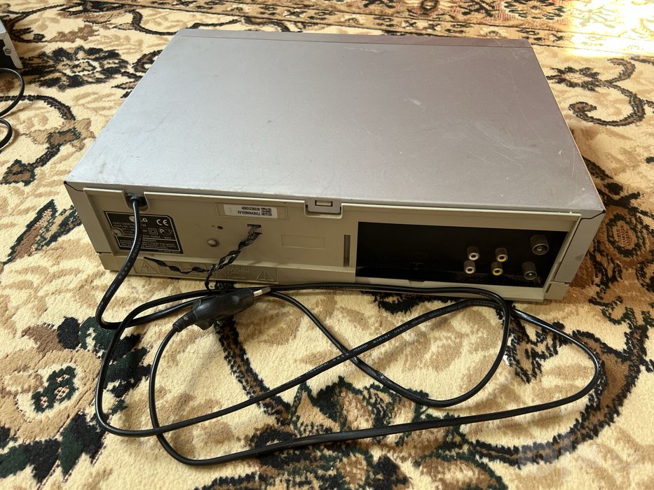 Видеомагнитофон LG EV193W video player