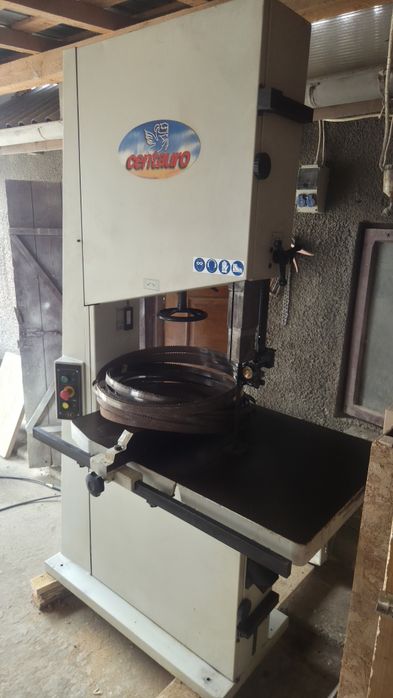 Utilaje tamplarie lemn abric ,banzic, circular ,slaif, presa, exhaustor,masina ascutit cutite abric etc