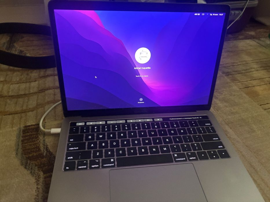 Macbook pro 13" с Touch Bar