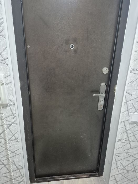 Продам входную дверь б/у