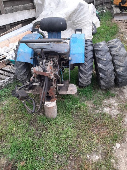 Dezmembrez tractoras valpadana ebro motor lombardini  lda 672