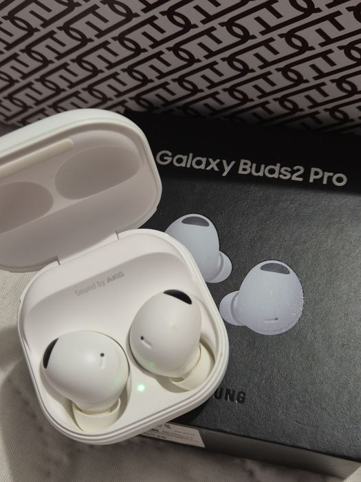 Продам наушники sSAMSUNG BUDS2 PRO