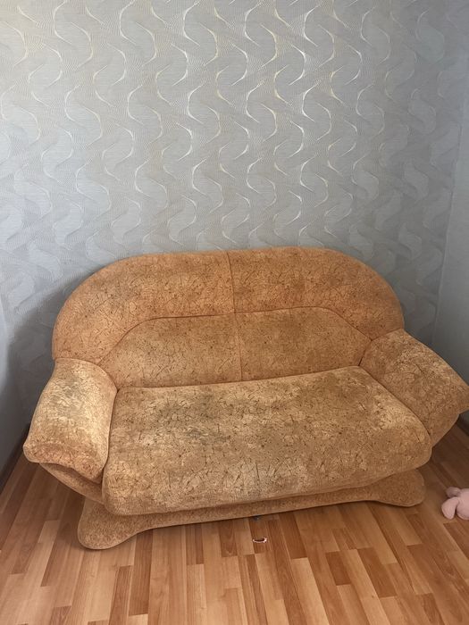 Диван 321 , состояние среднее…….