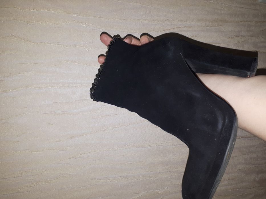 Продам натуральные замшевые за 8000