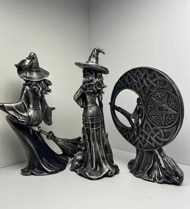 Нова фигура на вещица, Баба яга Статуетка