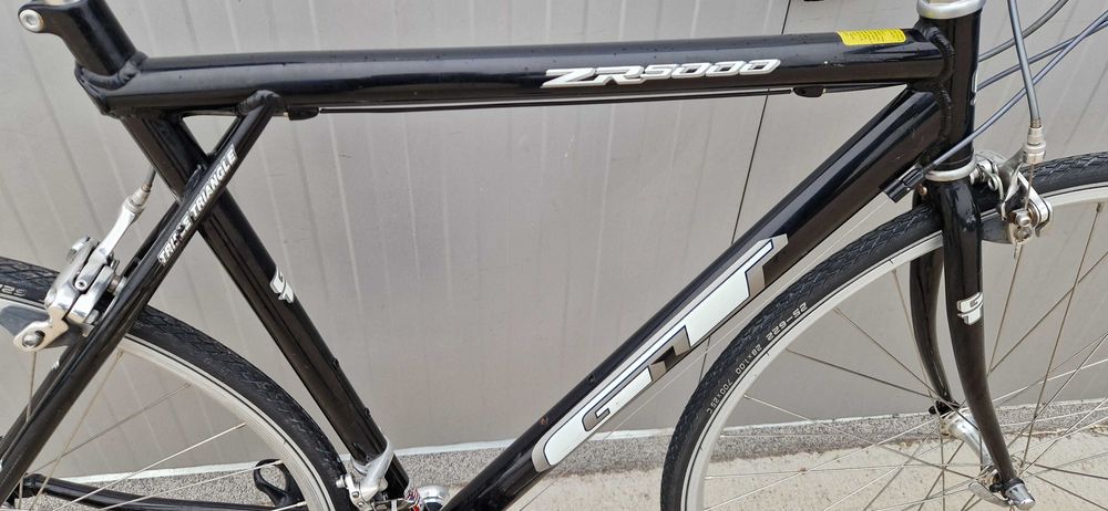 Шосеен велосипед GT колело 28"