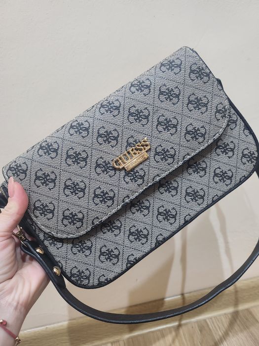 Дамска чанта Guess