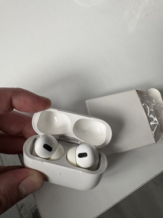 Безжични bluetooth слушалки Apple Airpods Pro