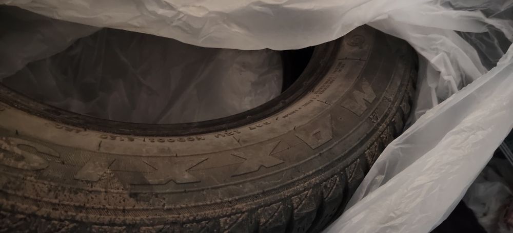 Продам Maxxis зимнию резину