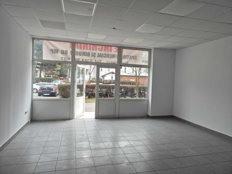 inchiriez spatiu comercial 66 mp Brasov in cartier blocuri  la strada