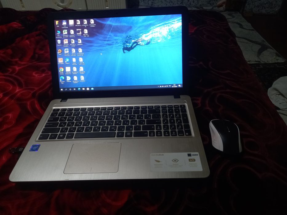 Noutbuk asus vivobuk bir qul ishlatilgan holati zor