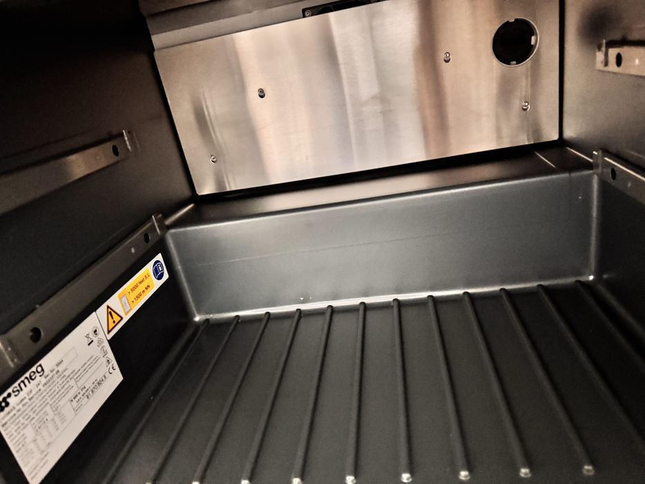 Охладител за вино SMEG