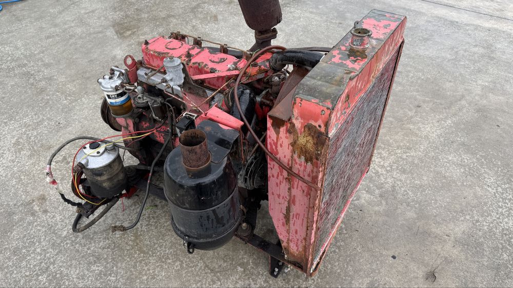 Motor perkins in 4 pistoane