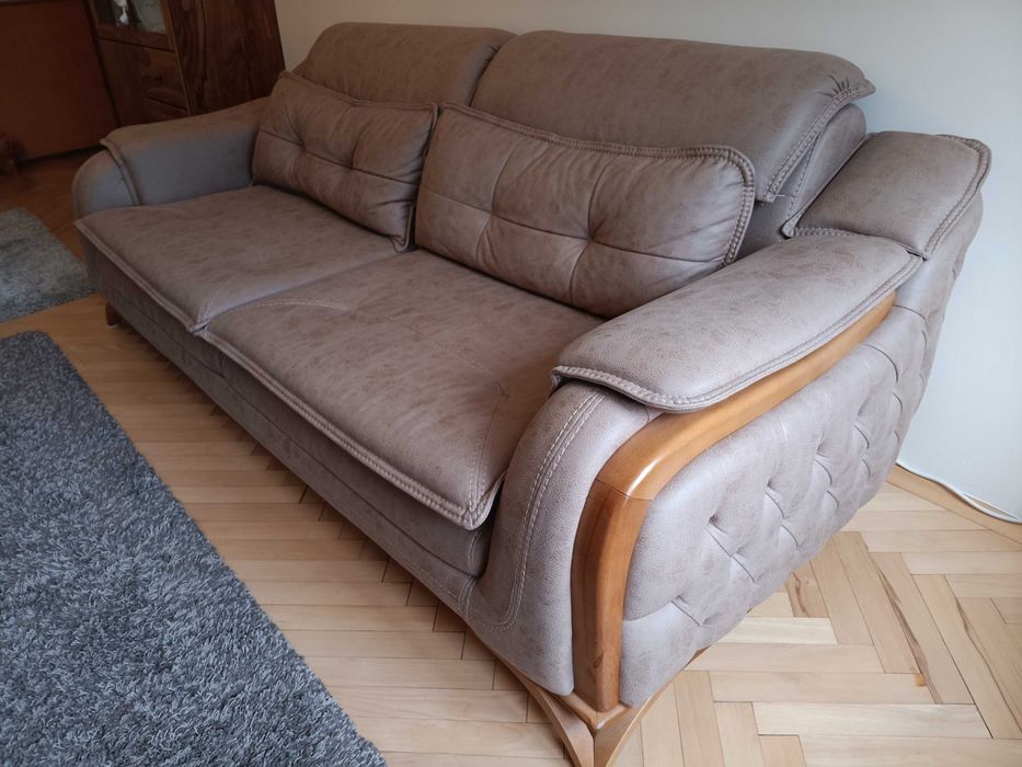 нов диван, тройка, много мек и удобен