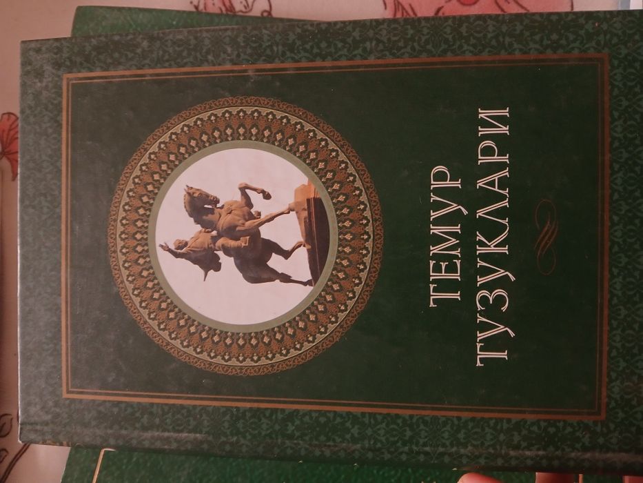 Kitoblar sotiladi...Holati zòr..